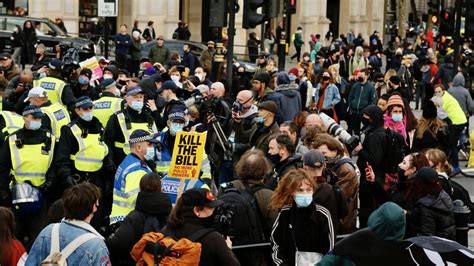 L­o­n­d­r­a­­d­a­ ­p­o­l­i­s­ ­t­a­s­a­r­ı­s­ı­ ­p­r­o­t­e­s­t­o­s­u­